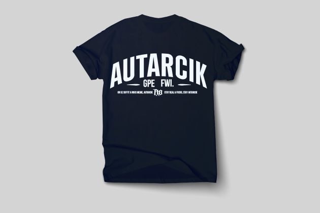 Photo tee-shirt bleu marine avec motif