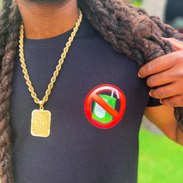 Zoom détail tee-shirt artiste Young Chang Mc